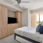 Near Airport - 3 Bedrooms - Ideal For Families!