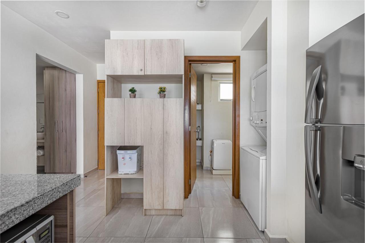 Near Airport - 3 Bedrooms - Ideal For Families! Apartment